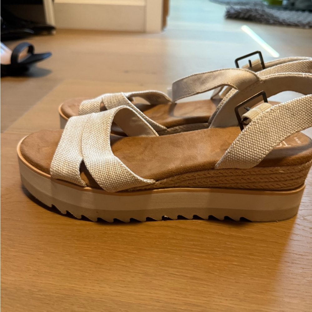 TOMS Diana espadrille Tan and Cream Sandals - Picture 2 of 5